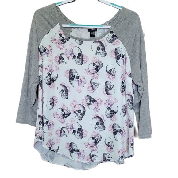 Torrid reglan skull with 3/4 sleeve - Picture 1 of 5